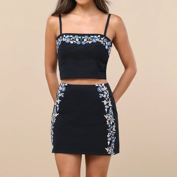 Navy Embroidered Co-ord Two Piece Crop Skirt Set EUC & NWT - Picture 1 of 9